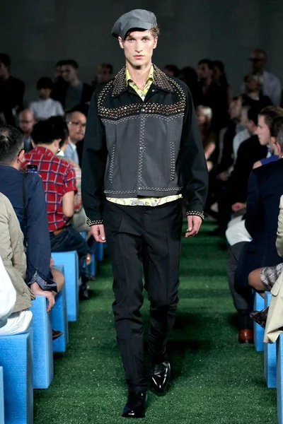 Look 32